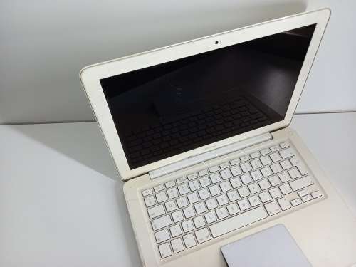 [Low Shipping] Apple MacBook | Even If It Sell For R20, It Must Go Today!!!