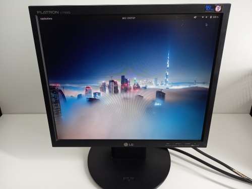 17-inch LG Flatron LCD Monitor (Tested & Working) | 1280 x 1024 Resolution | VGA Port + FREE Cables