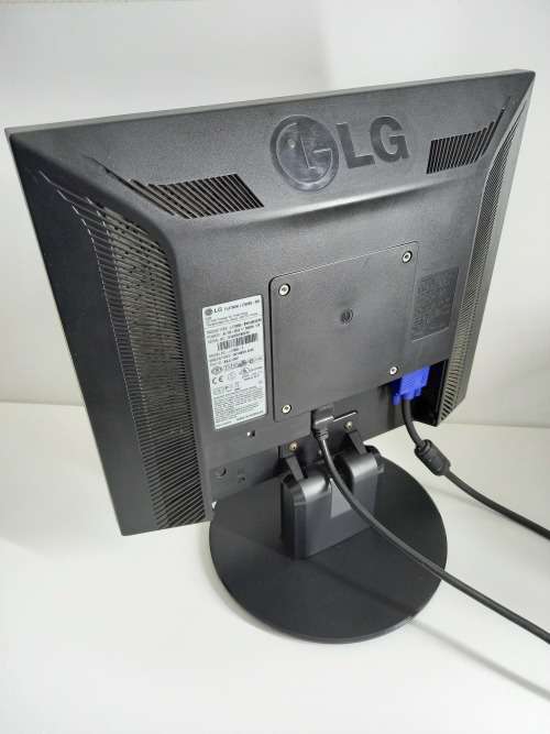 17-inch LG Flatron LCD Monitor (Tested & Working) | 1280 x 1024 Resolution | VGA Port + FREE Cables