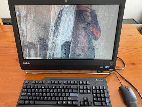 Lenovo Thinkcentre M90zIntel Core i5 All in One Desktop