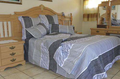 6 Piece - Cotton Feel - Bed Linen - Queen Size- Duvet Cover Set