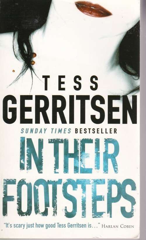 Tess Gerritsen In their footsteps (Paperback)