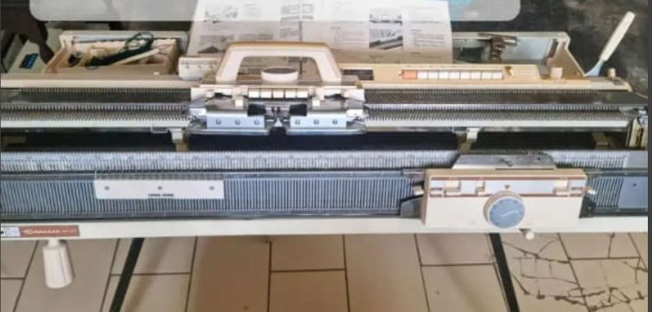 Empisal Knitting Machine KH710