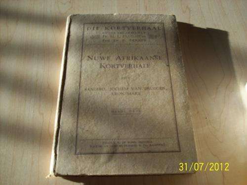 Nuwe Afrikaanse Kortverhale deur Sangiro/Jochem van Bruggen/Leon Mare-1943 (boek mooi heel)