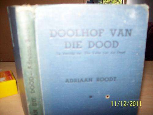 Doolhof van die Dood deur Adriaan Roodt-1950APB (rug effe geplak)