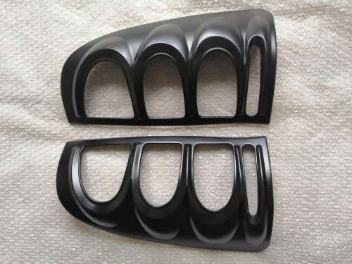 HILUX TAIL-LIGHT TRIM 2005+