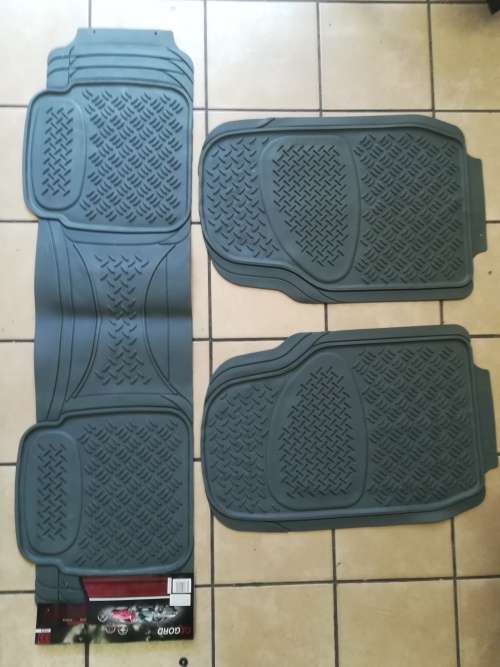 Universal 3 Piece Rubber Mat Fits Most Cars, SUVs, Vans & Trucks - Grey