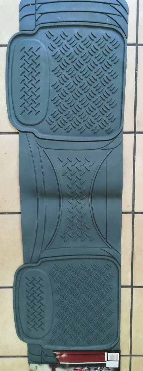 Universal 3 Piece Rubber Mat Fits Most Cars, SUVs, Vans & Trucks - Grey