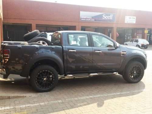 PLAIN MATTE BLACK BAKKIE STICKER KIT