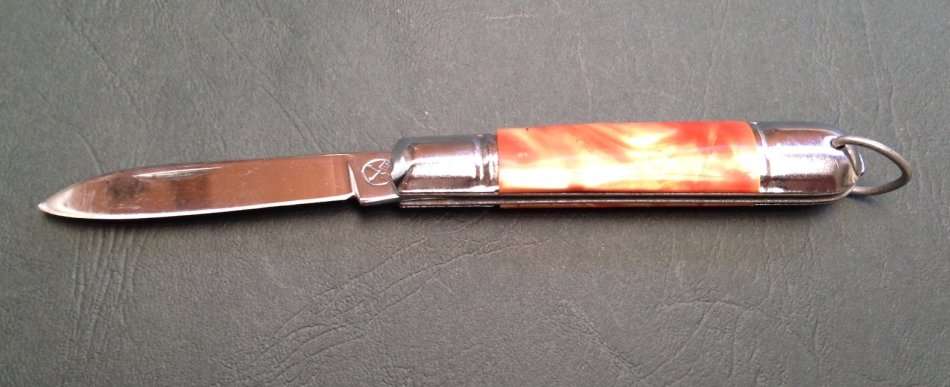 Pocket knife, crossed arrows mark.