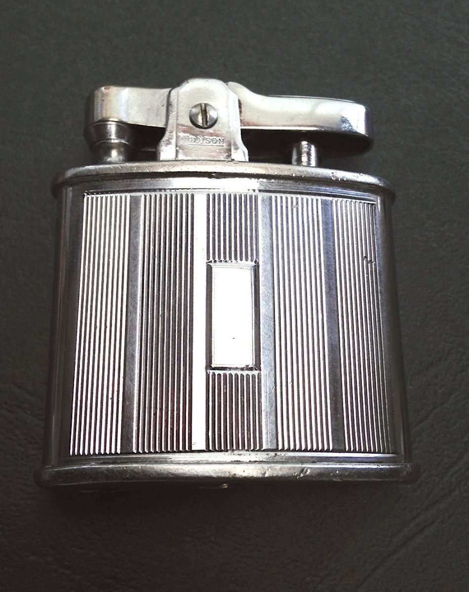 Vintage Ronson Lighter, made in England.