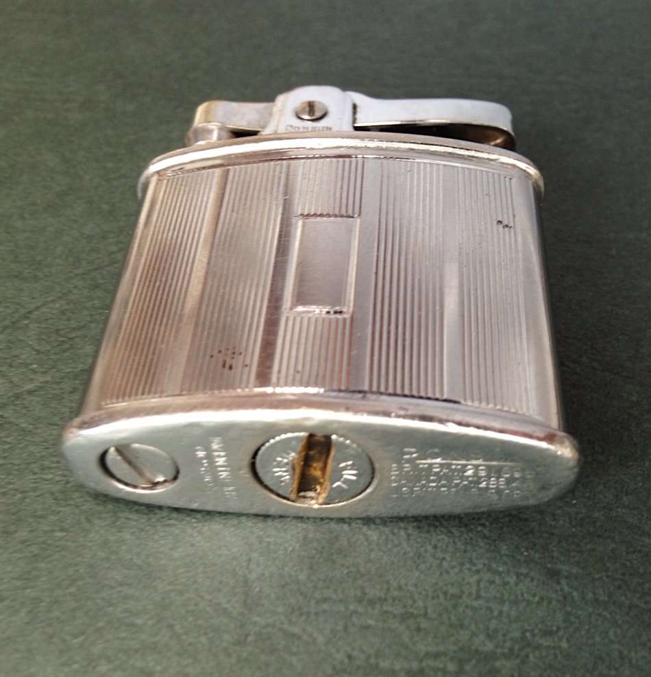 Vintage Ronson Lighter, made in England.