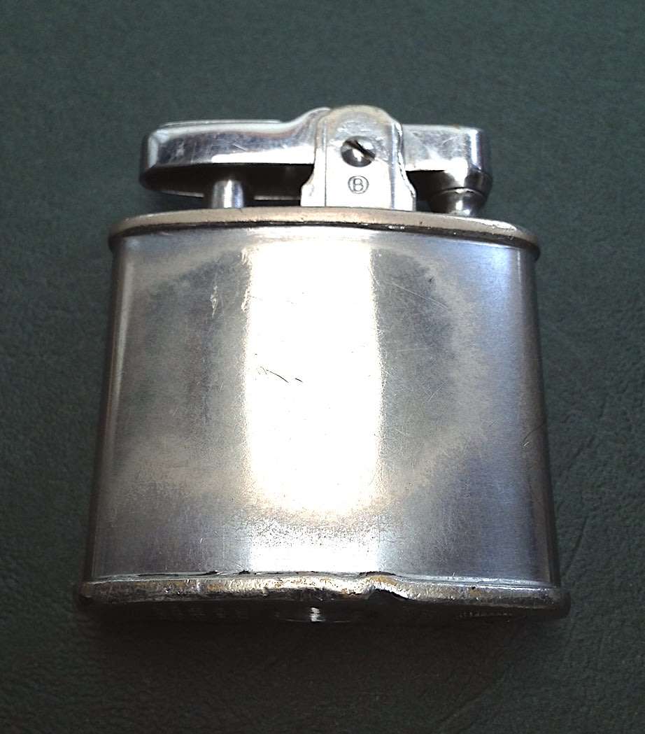 Vintage Standard Ronson Lighter, Made in England.