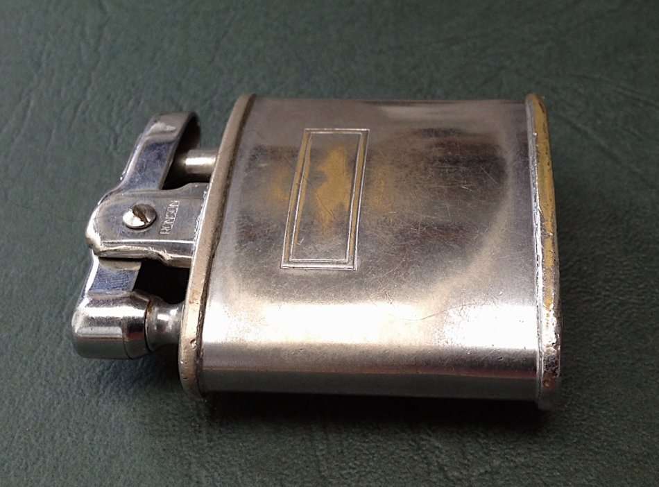 Vintage Standard Ronson Lighter, Made in England.