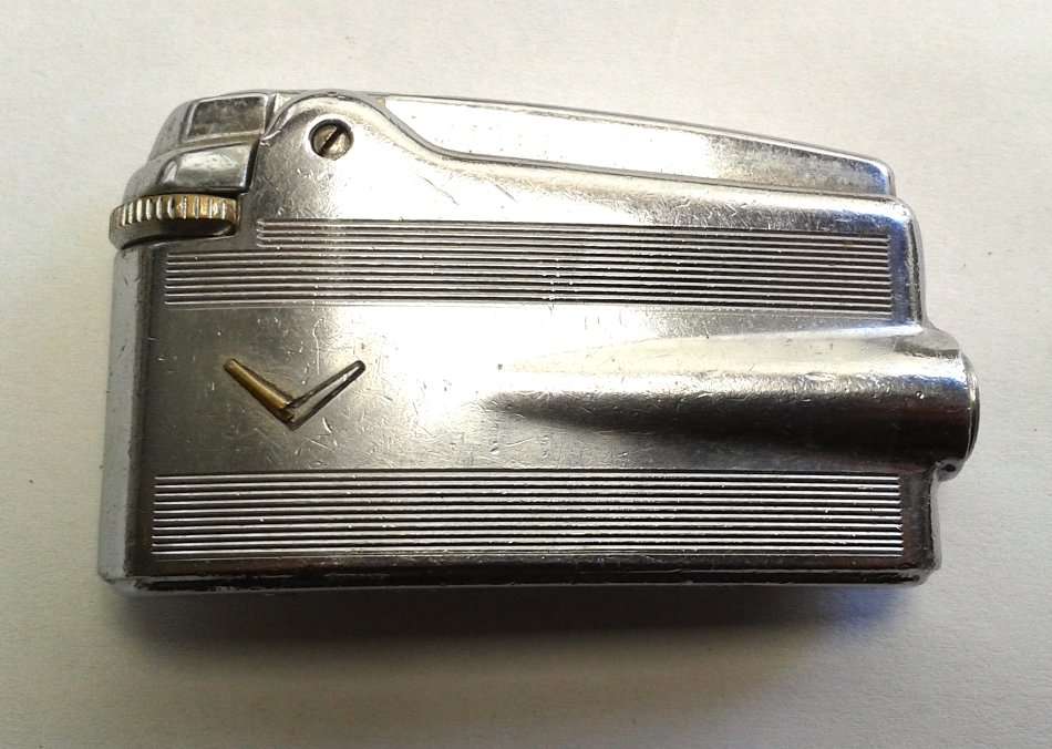 Vintage Ronson Varaflame Lighter, made in England.