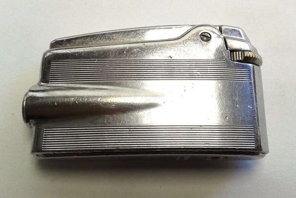 Vintage Ronson Varaflame Lighter, made in England.