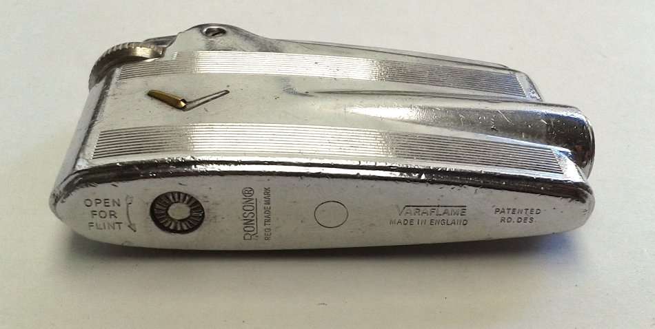 Vintage Ronson Varaflame Lighter, made in England.