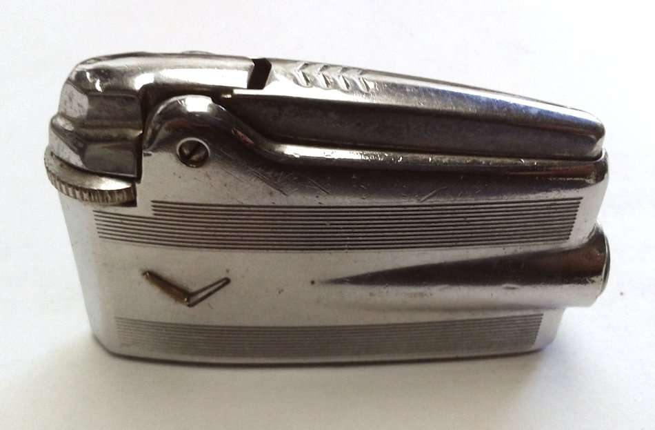 Vintage Ronson Varaflame Lighter, made in England.