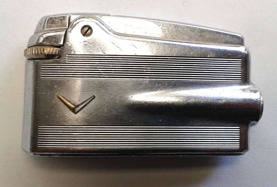 Vintage Ronson Varaflame Lighter, made in England.