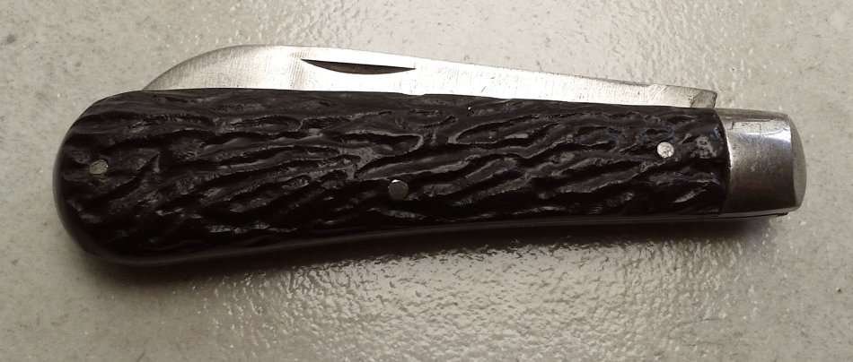 Vintage Taylors Eye Witness Lambsfoot pocket knife. Made in Sheffield, England.