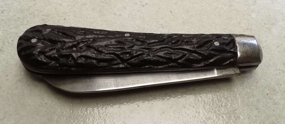 Vintage Taylors Eye Witness Lambsfoot pocket knife. Made in Sheffield, England.