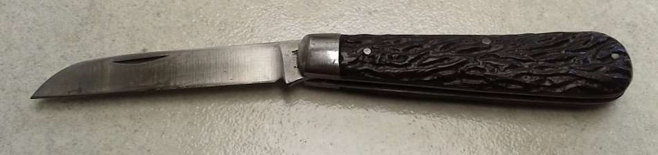 Vintage Taylors Eye Witness Lambsfoot pocket knife. Made in Sheffield, England.