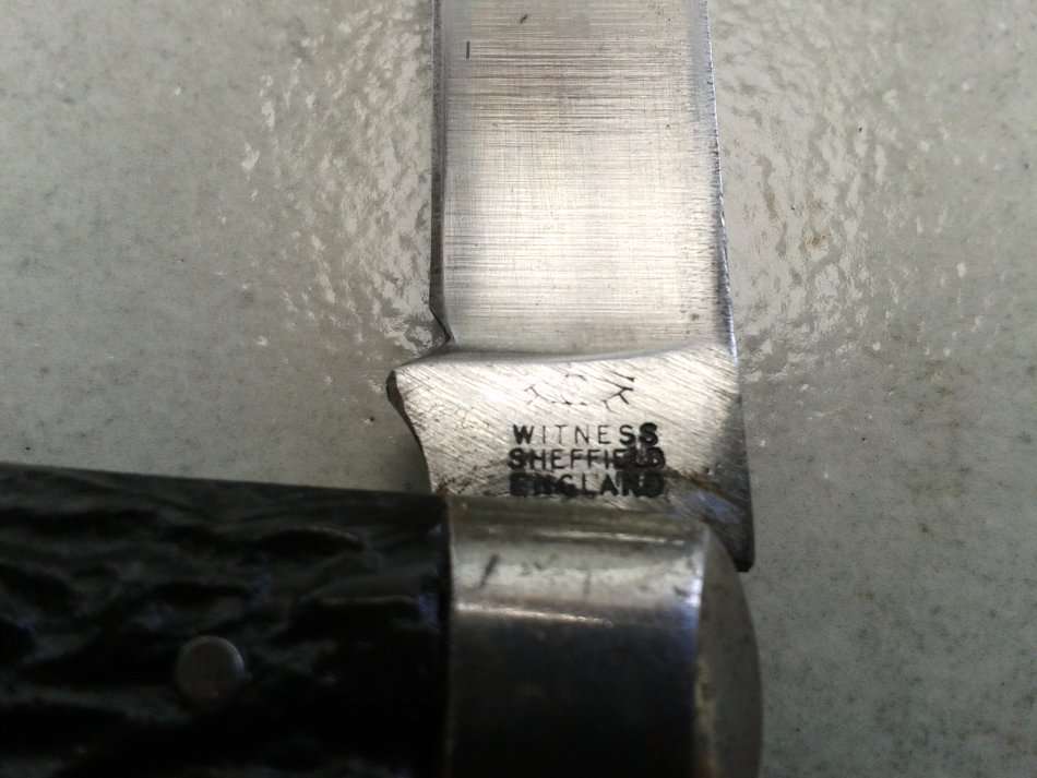 Vintage Taylors Eye Witness Lambsfoot pocket knife. Made in Sheffield, England.