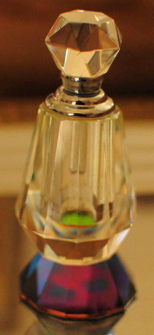 Perfume Glass Bottle 9cm tall and 4cm wide (Free oil perfume fill) Glass M005