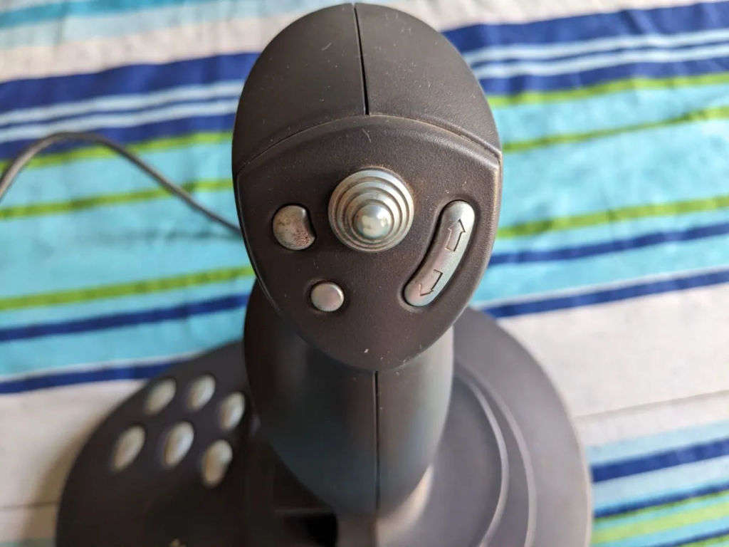 Genius MaxFighter F-31U flight simulator joystick controller