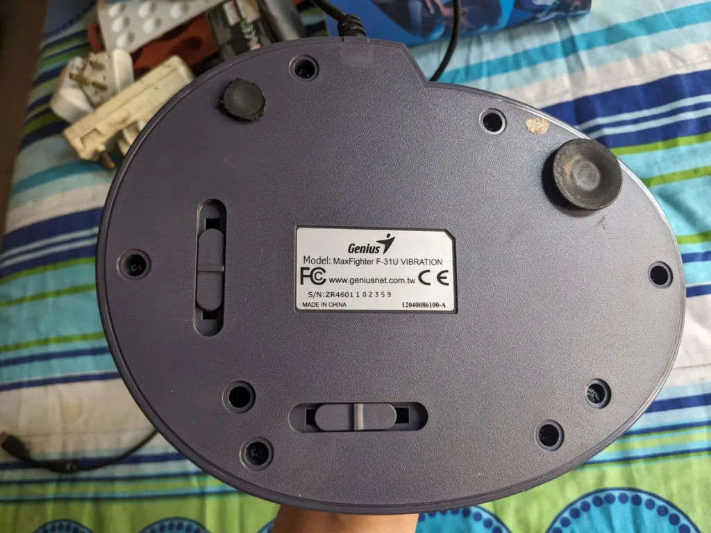 Genius MaxFighter F-31U flight simulator joystick controller