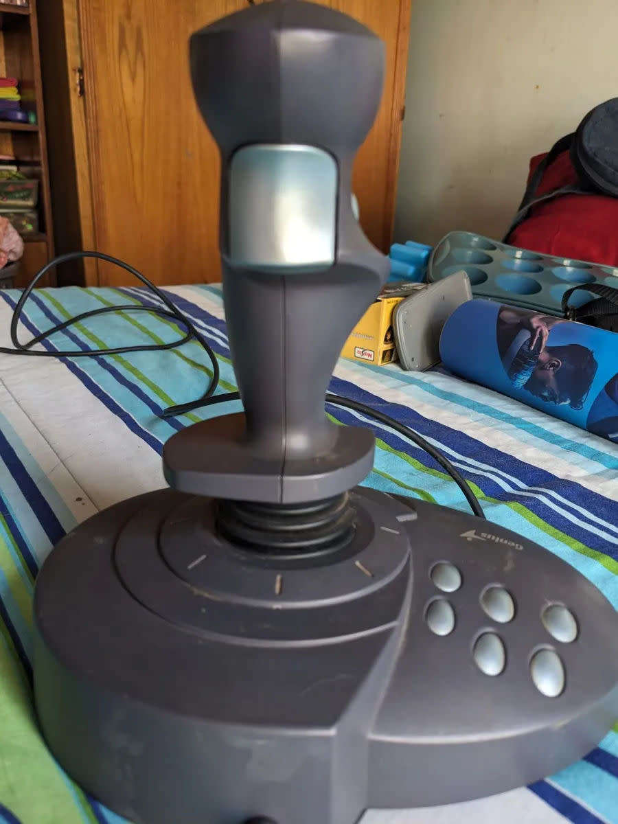 Genius MaxFighter F-31U flight simulator joystick controller