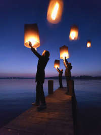 200 sky / wishing lanterns ***weddings ,party's, Christmas and new years***