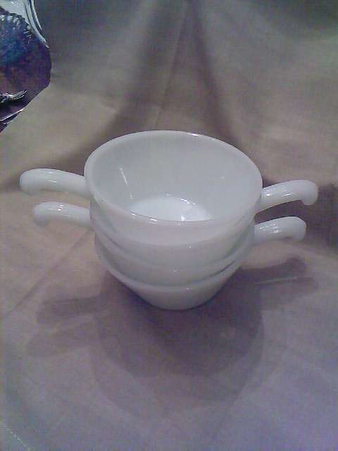 4 X MILKGLASS SOUP BOWLS WITH HANDLES
