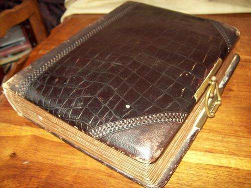 EXQUISITE PHOTO ALBUM : CREATE YOUR OWN PRICELESS FAMILY HEIRLOOM!