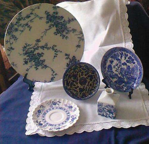5 PIECES OF BLUE & WHITE TO ADD TO YOUR COLLECTION