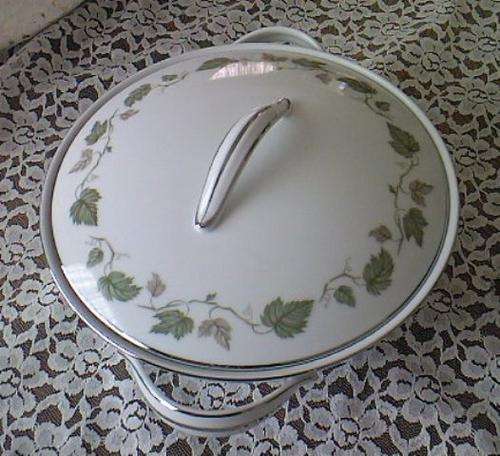 NORITAKE 'VINEYARD' FOOTED VEGETABLE BOWL WITH LID (Code 265)