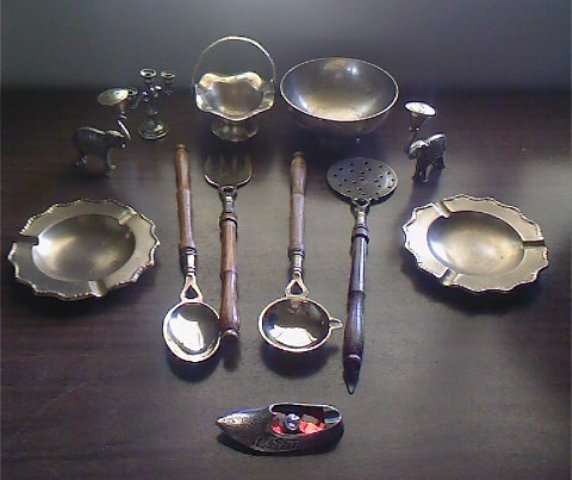 COLLECTION OF 12 BRASS ITEMS