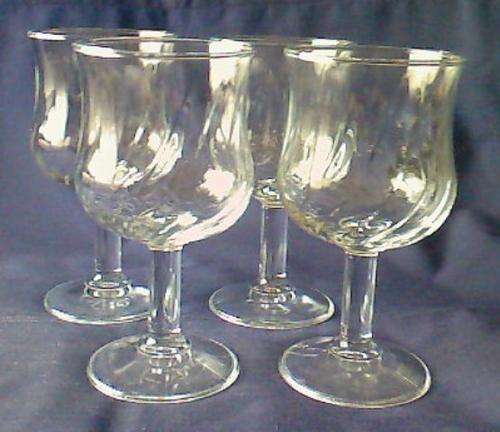4 ELEGANT WINE GLASSES
