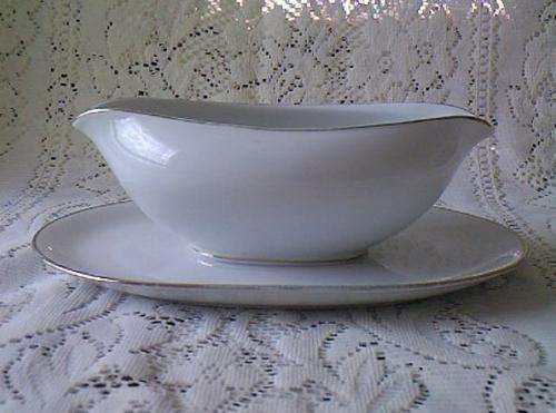 RKPM KRISTER (ROSENTHAL) GRAVY BOAT with ATTACHED UNDERPLATE