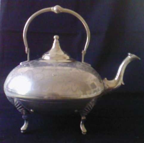 BEAUTIFUL LARGE BRASS KETTLE WITH SWIVEL HANDLE