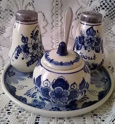 3pc DELFTS BLAUW CONDIMENT SET ON TRAY, PLUS MUSTARD SPOON