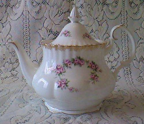 ROYAL ALBERT 'DIMITY ROSE' TEAPOT