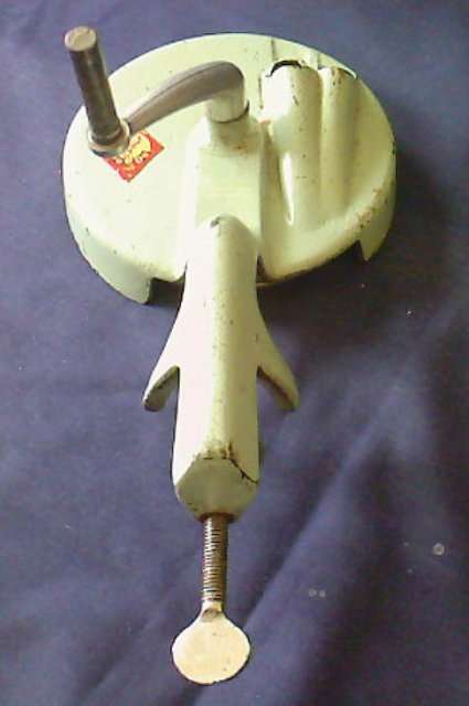 VINTAGE BEAN SLICER (PeDe HOLLAND)