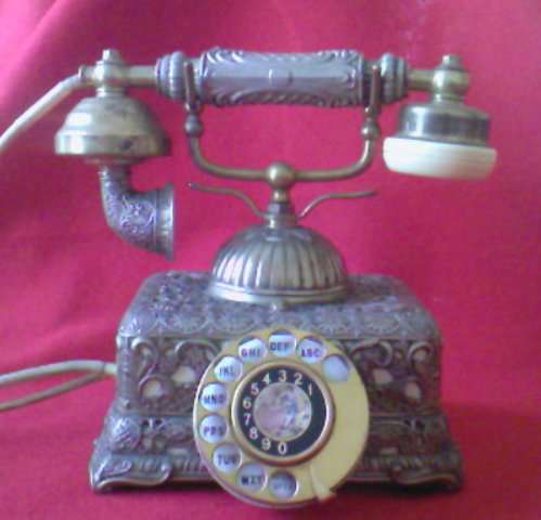 BEAUTIFUL ANTIQUE STYLE TELEPHONE (RELISTING)