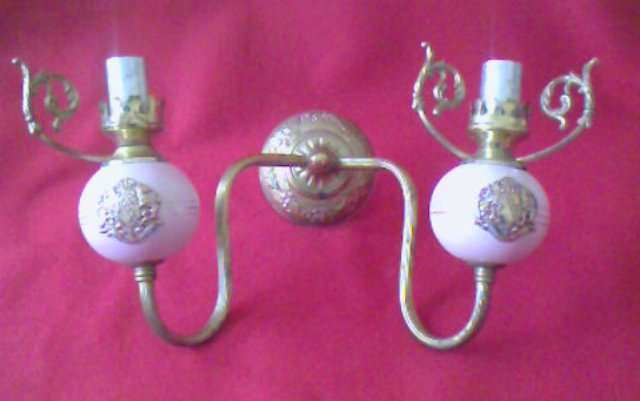 'PROVIDENTIAE MEMOR' - BEAUTIFUL BRASS WALL LIGHT FITTING