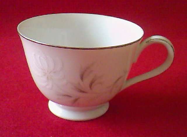 NORITAKE 'ROWENA' (NO. 6322) CUP (1 ONLY)