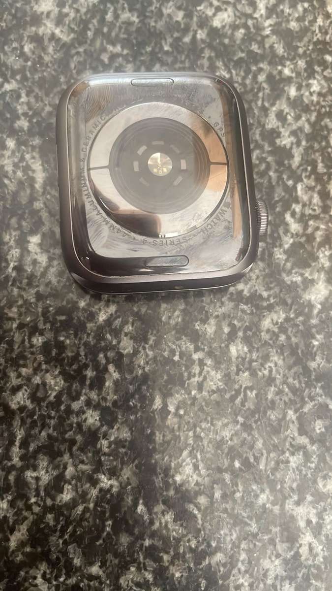 Apple Watch Series 4 | 44mm | Black Watch Straps | Charger