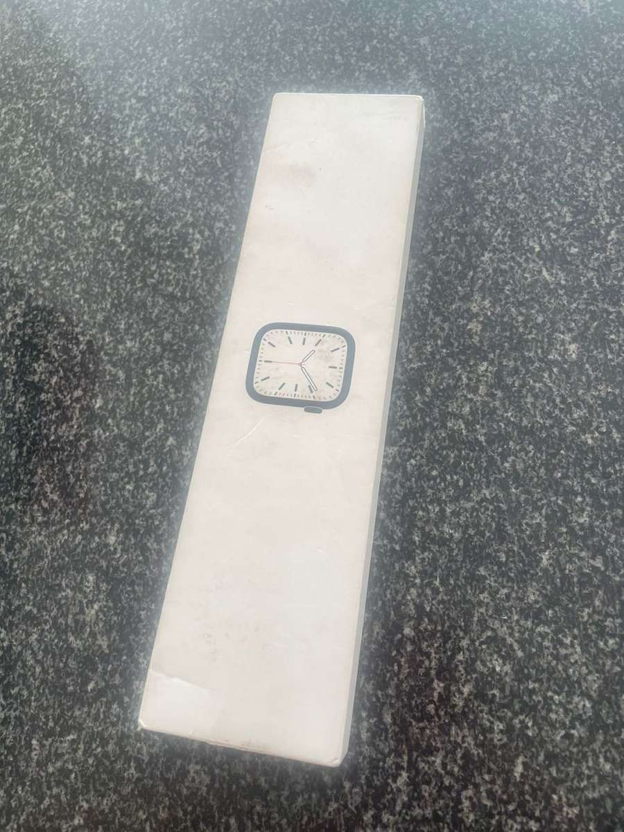 Apple Watch Series 4 | 44mm | Black Watch Straps | Charger