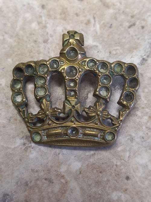 unknown crown badge