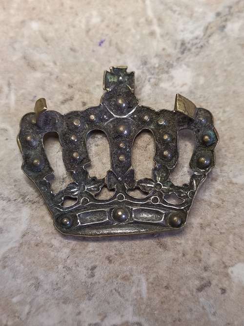 unknown crown badge